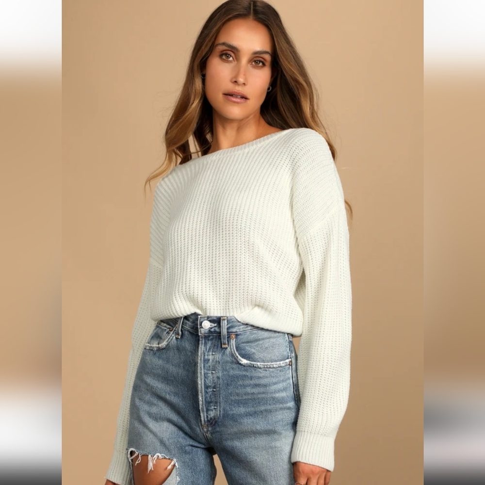Reversible White Lulus Sweater - Picture 7 of 8